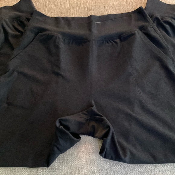 Old Navy Black Women's Joggers size M. - Picture 3 of 9